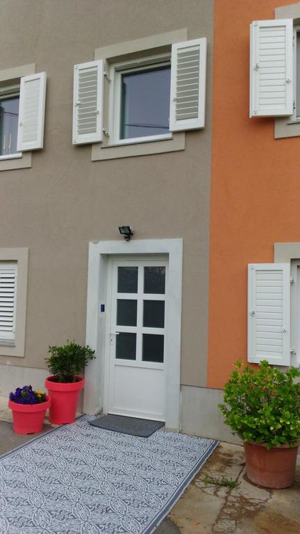 Orange Cube Apartment Rijeka Bagian luar foto